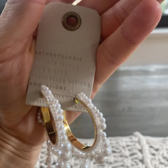 Anthropology woman’s gold and pearls earrings - Picture 8 of 8